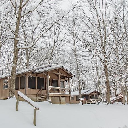 Burr Oak Lodge And Conference Center Glouster Exterior photo