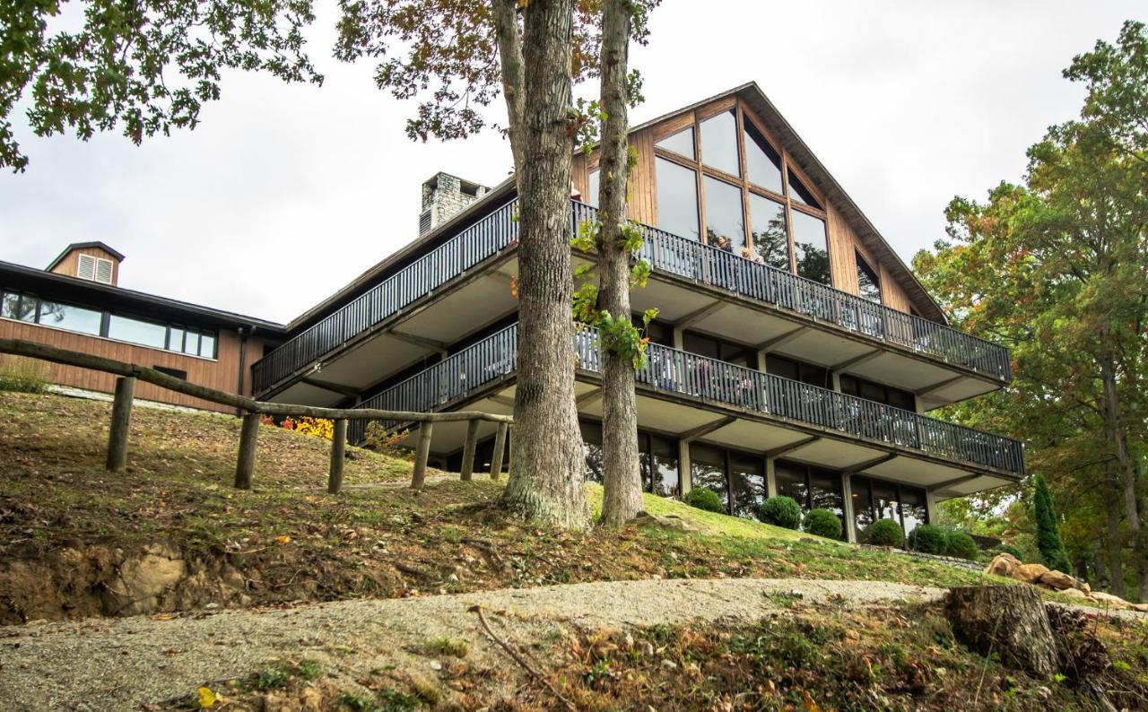 Burr Oak Lodge And Conference Center Glouster Exterior photo