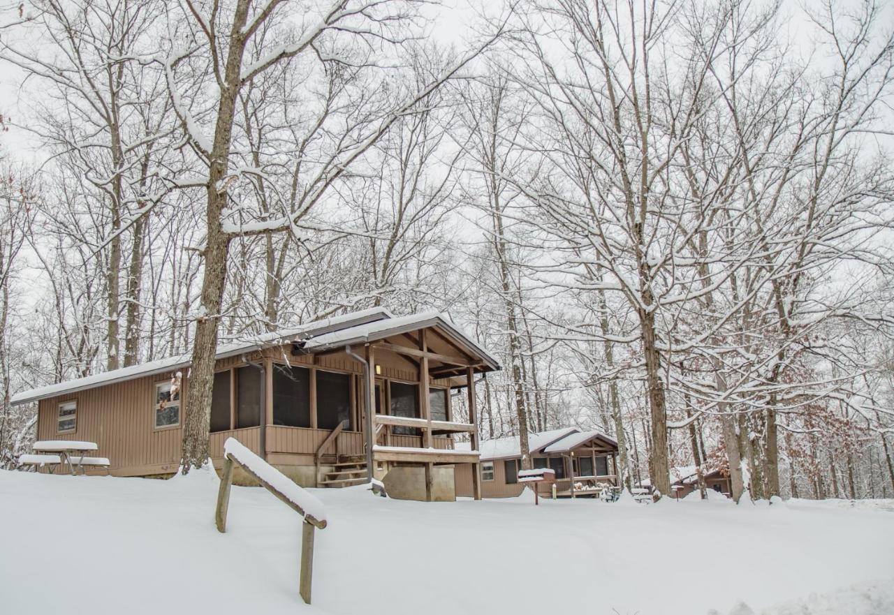 Burr Oak Lodge And Conference Center Glouster Exterior photo