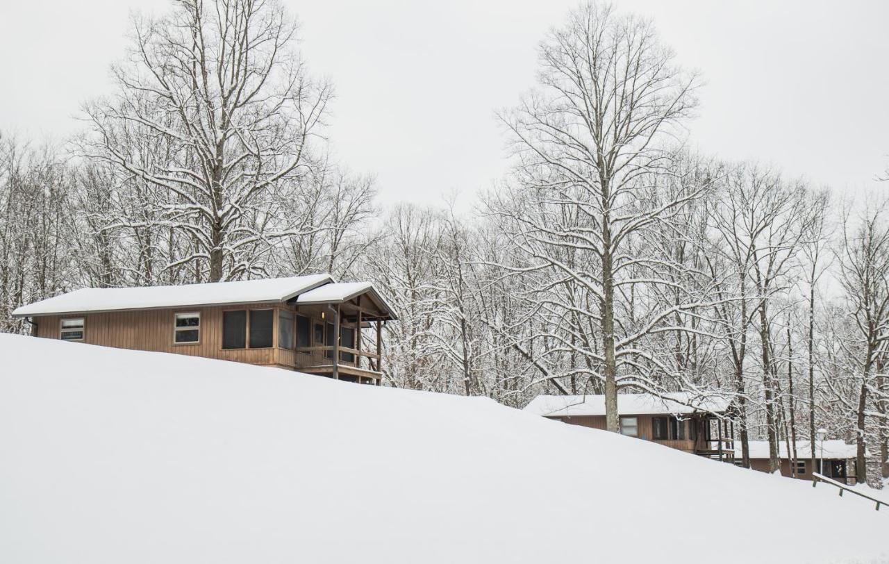 Burr Oak Lodge And Conference Center Glouster Exterior photo