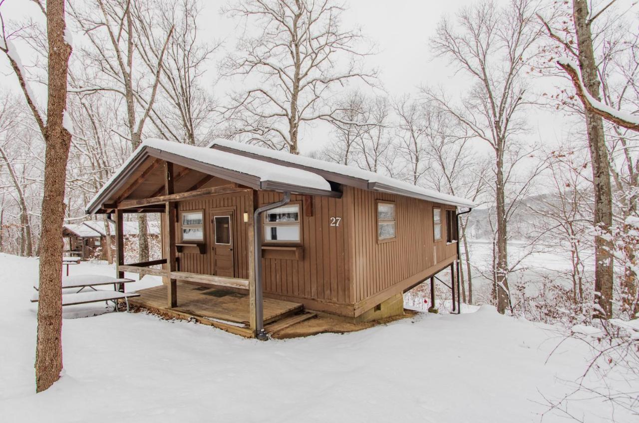 Burr Oak Lodge And Conference Center Glouster Exterior photo